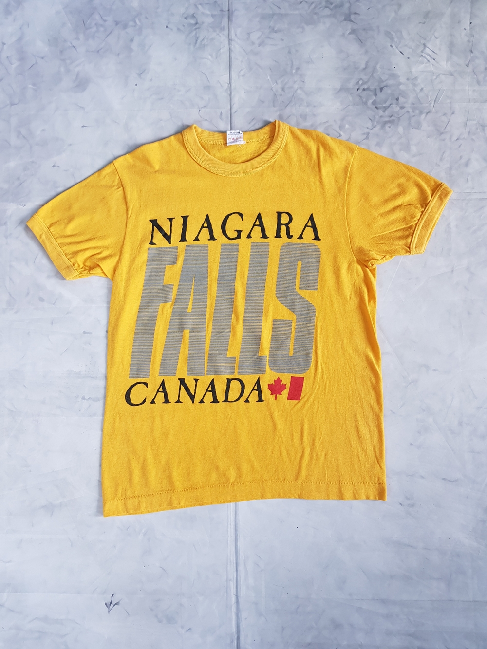 Vintage 80s Niagara Falls Canada Yellow Graphic Tee Single Stitch